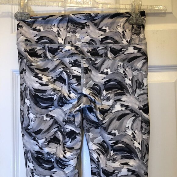 Marika Sport Black and Gray Print Capri Yoga Pants Size S EUC - Picture 5 of 9